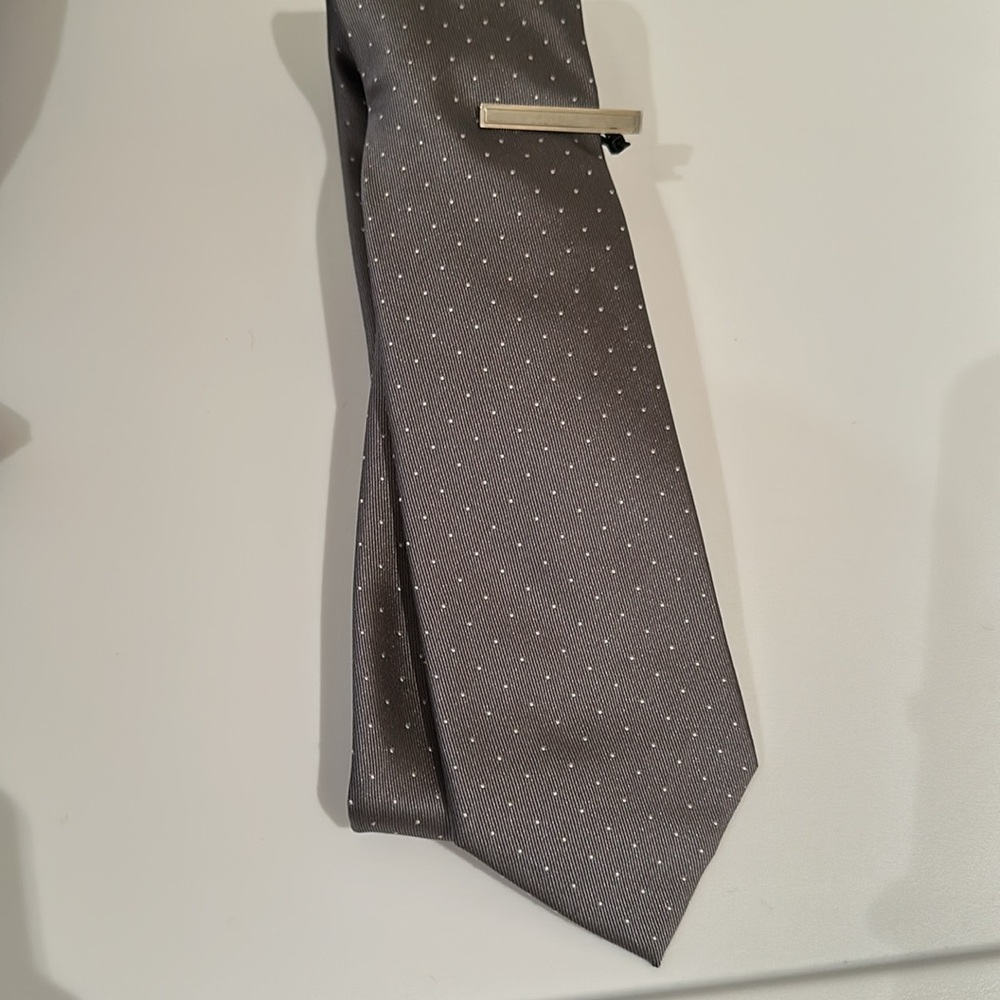 NWT Express Grey Polkadot Men’s Tie with Tie Bar